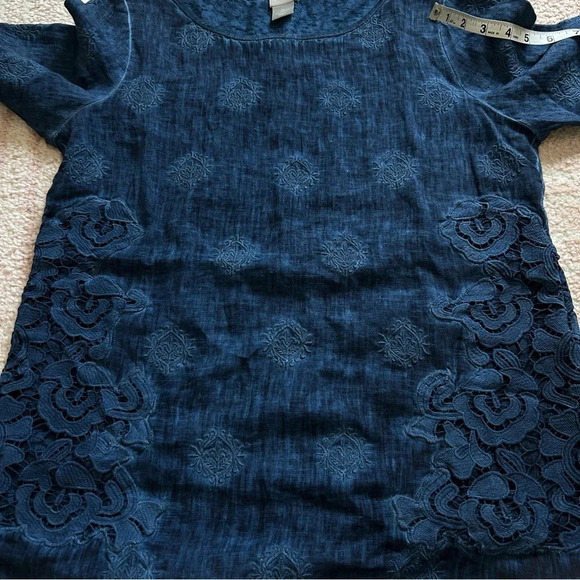 Chicos Linen Blend Blue Space Dye Tee Embroidered Lace Appliqué Size 4/6 Coastal - Picture 5 of 12